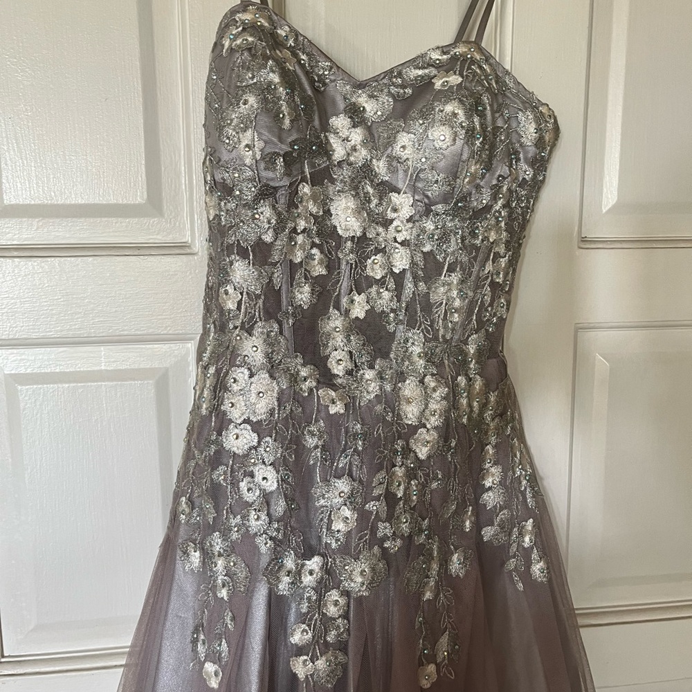 STUNNING BLONDIE Nites by Stacy Sklar dress.  It’s a KNOCK OUT!!  Size 3